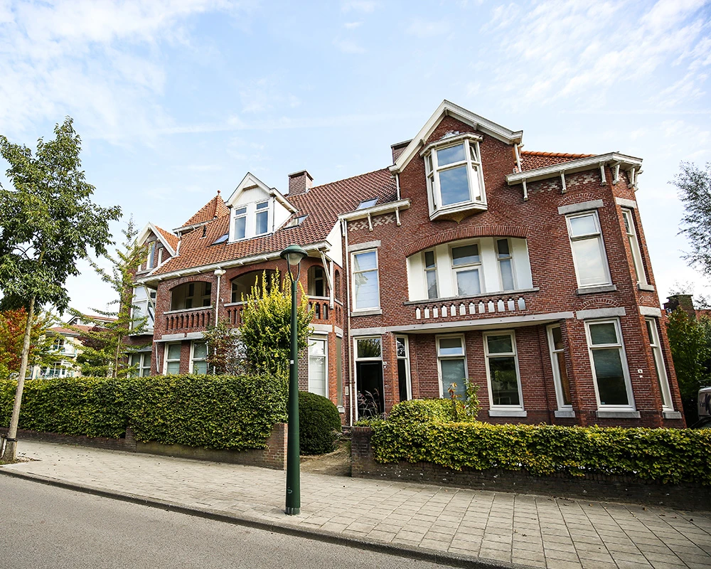 Buitenzijde afkickkliniek Eindhoven hoofdkantoor in karakteristiek pand.