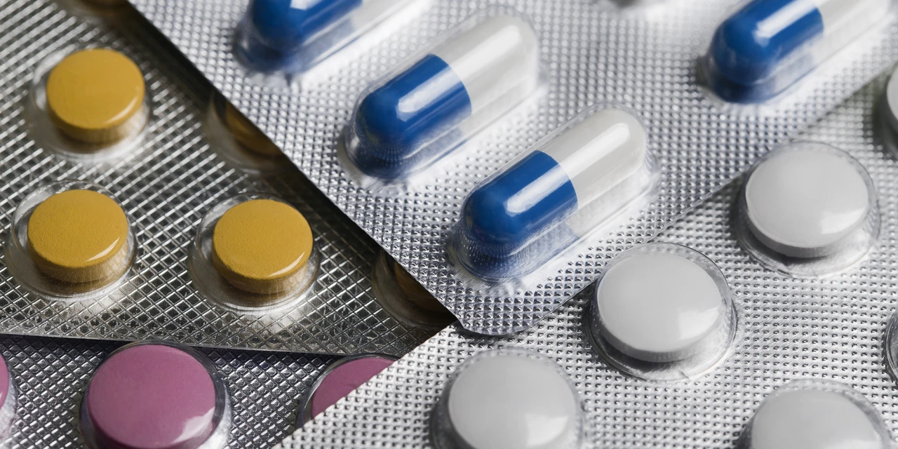 Blisterverpakkingen met pillen en capsules tonen risico van oxazepamverslaving.