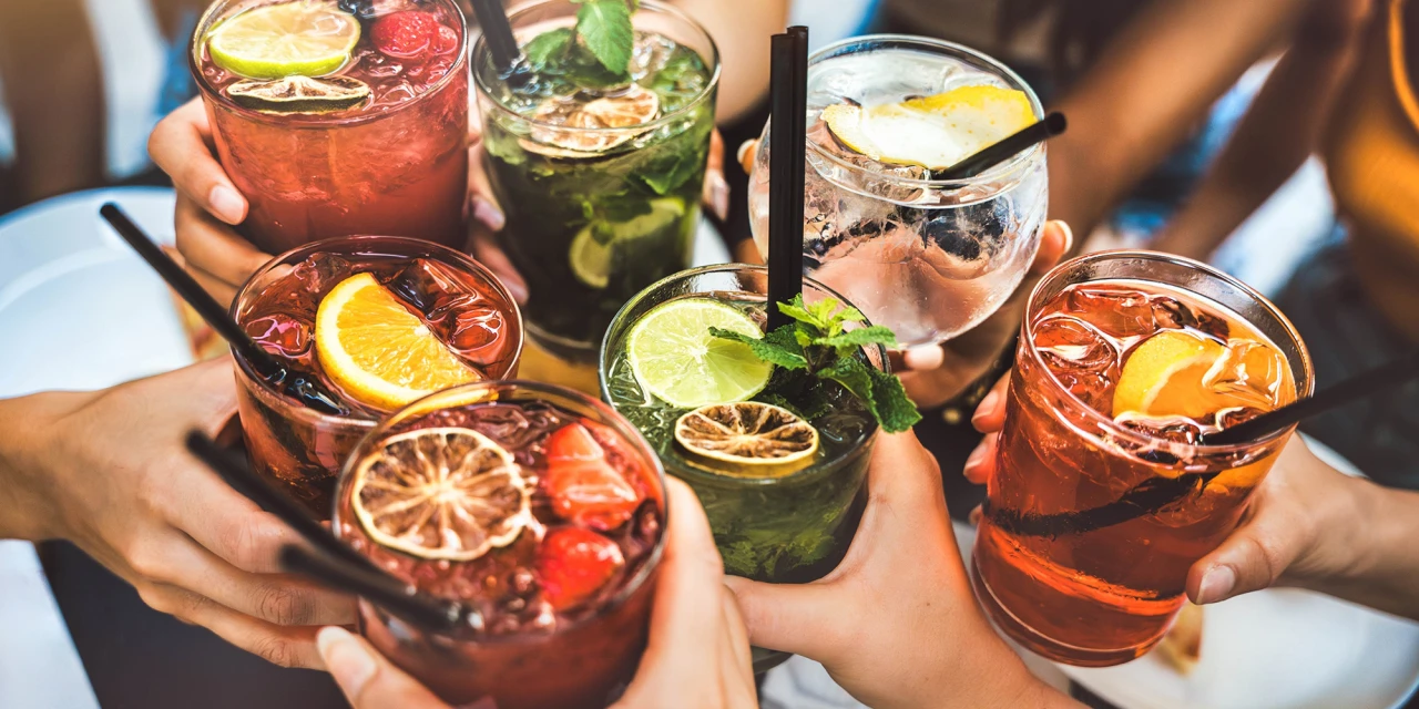 jongeren-drinken-cocktails-alcohol-sociale-situatie