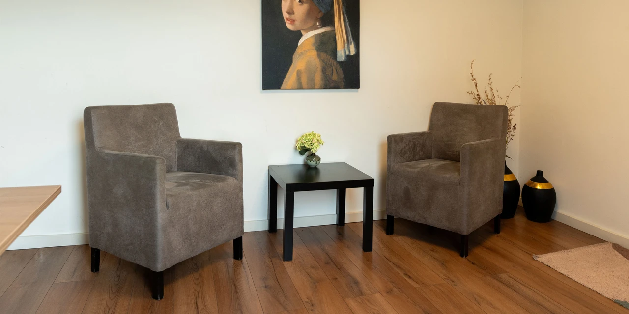 Therapieruimte van afkickkliniek Meerlo voor persoonlijke gesprekken.