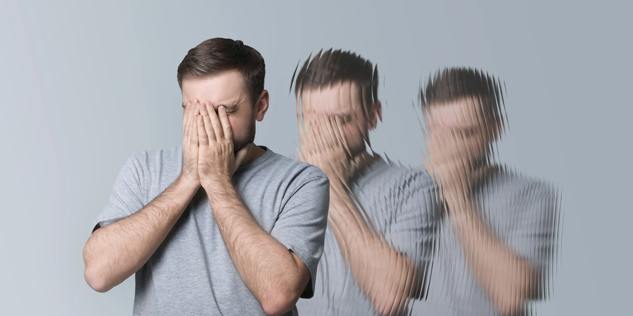Man houdt handen voor gezicht met wazige dubbelbeelden illustratie wat GHB is.